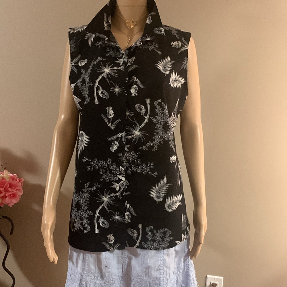 VAMP Floral Black and White Sleeveless Blouse large